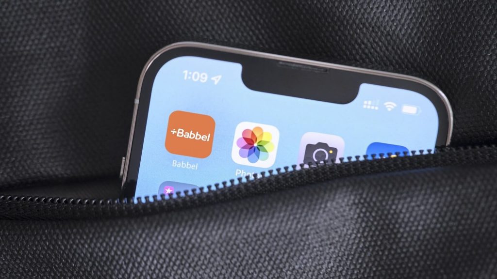 Téléphone avec l'application d'apprentissage des langues Babbel.